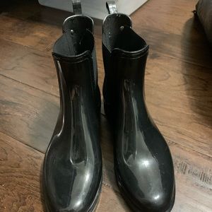 ALDO Chelsea Glossy Boots